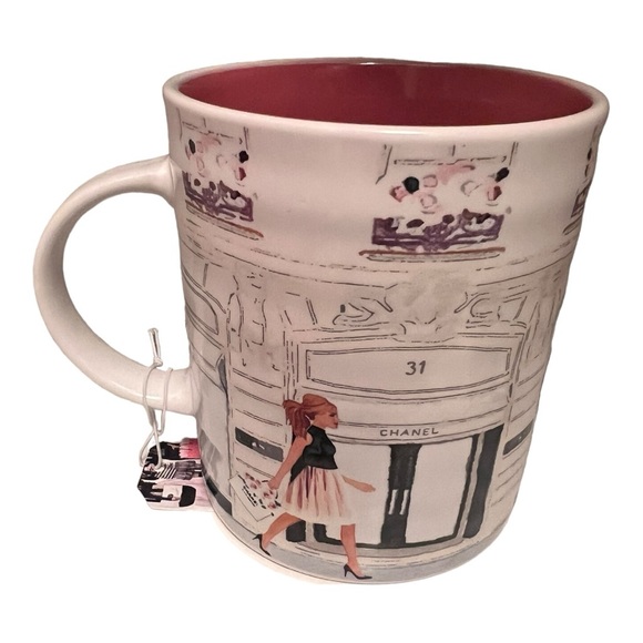 Amanda Greenwood Art 'A Step Above Designer' Customized Bling Mug - Picture 1 of 4